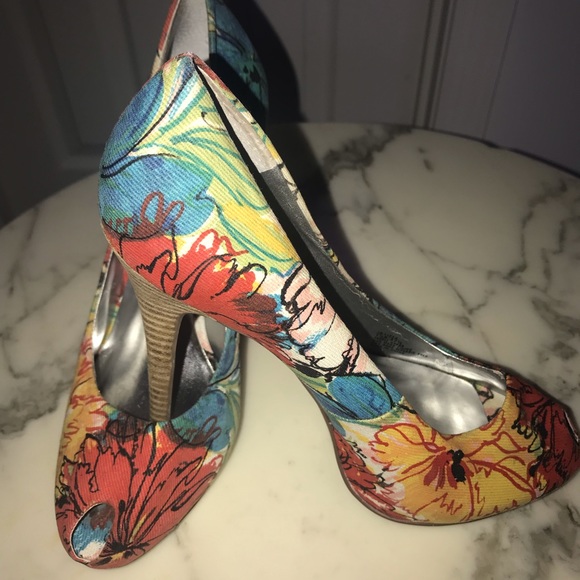 Jessica Simpson Peep Toe Heels - Picture 2 of 4